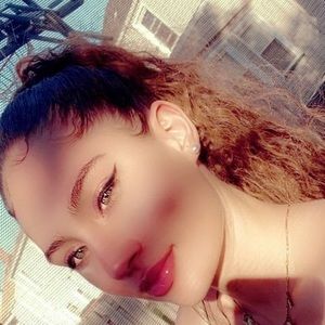 Meet your Posher, Adrianne